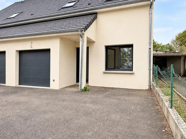 SAINT-GERVAIS-LA-FORÊT — MAISON DE 2021, 4 CHAMBRES, JARDIN ET GARAGE