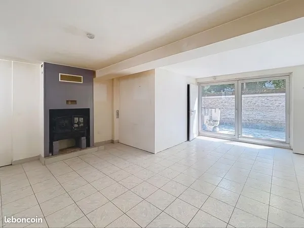 Maison avec stationnement