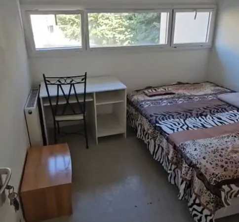 Je propose une chambre de 12m2 dans un grand appartement