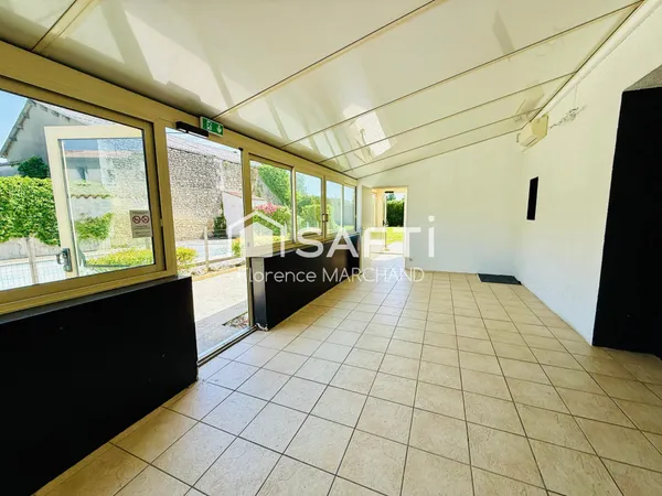 IMMEUBLE AVEC RESTAURANT + PISCINE : PRÊT À ACCUEILLIR VOTRE PROJET !