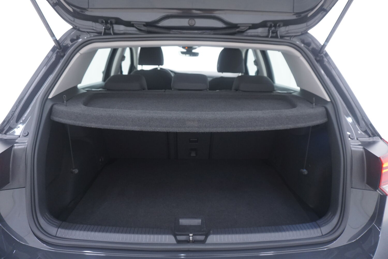 Volkswagen Golf 8 — photo 14