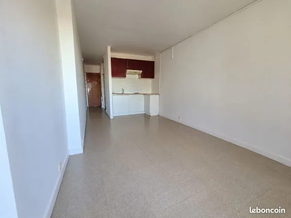 2 pièces 30 m² à Grigny - 710 CC - Gare à 2 min