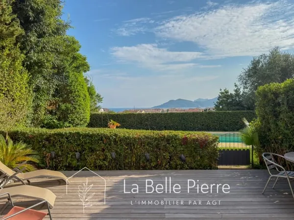 Cannes Boulevard du Soleil Appartement 2/3 pièces en rez-de-jardin avec terrasse et vue mer