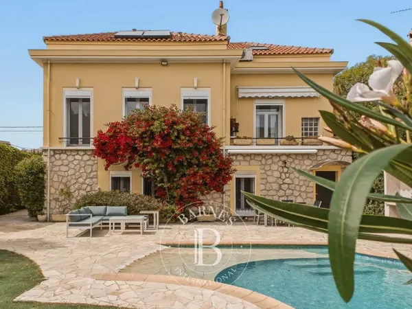 VENTE - MAISON DE CARACTÈRE - PISCINE - JARDIN - 13009