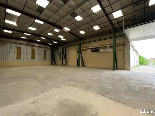 Local industriel 581 m²