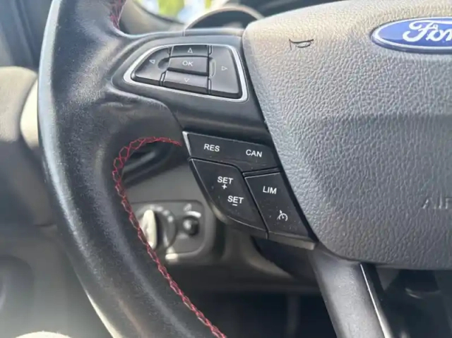 Ford Kuga 2.0 tdci 150ch stop&amp;start st-line 4x2 — photo 17