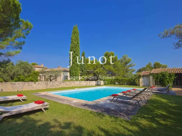 Maison 11 pièces 400 m²