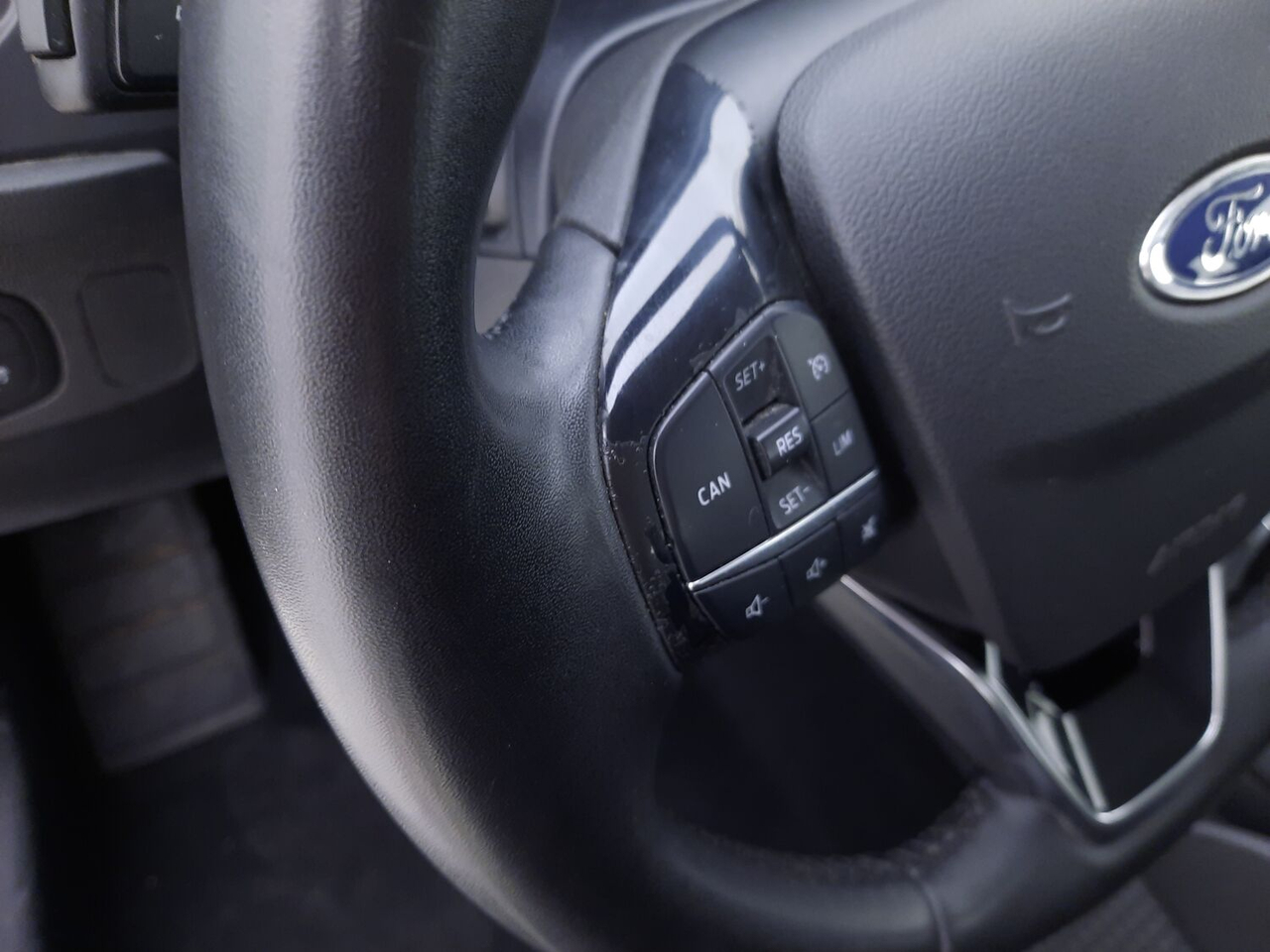 Ford Focus — photo 15