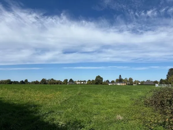 Terrain 606 m²