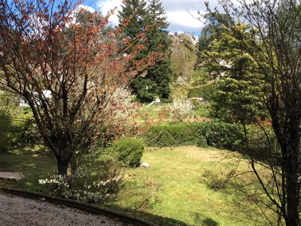 Vends maison - 250 m² - 6 pièces, 5 chambres - Crepieux La Pape 69140