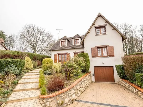 LIEUX UNIQUES ® x PROPRIÉTÉS PRIVÉES PROPOSE TRES BELLE MAISON CONTEMPORAINE DE 195 M² - CELLETTES
