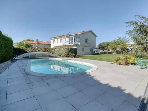 Maison 5 pièces 180 m²