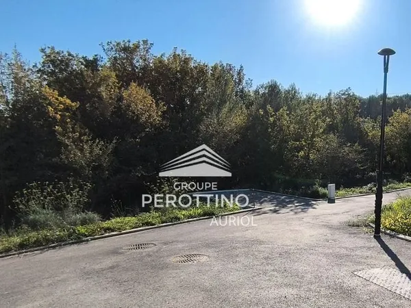 Terrain 560 m² GREASQUE
