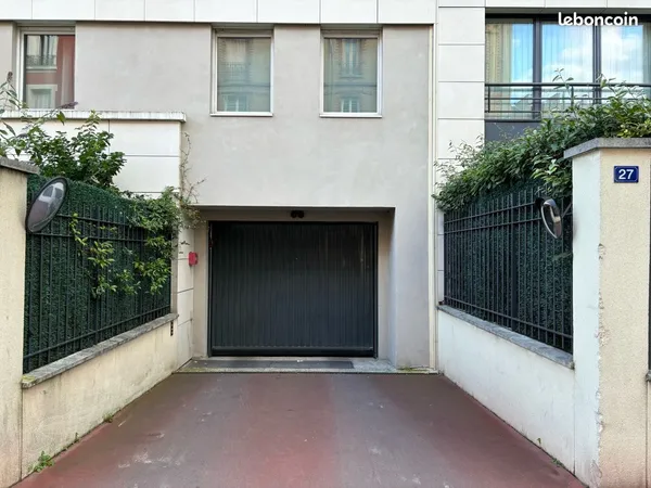 Place de parking quartier piscine