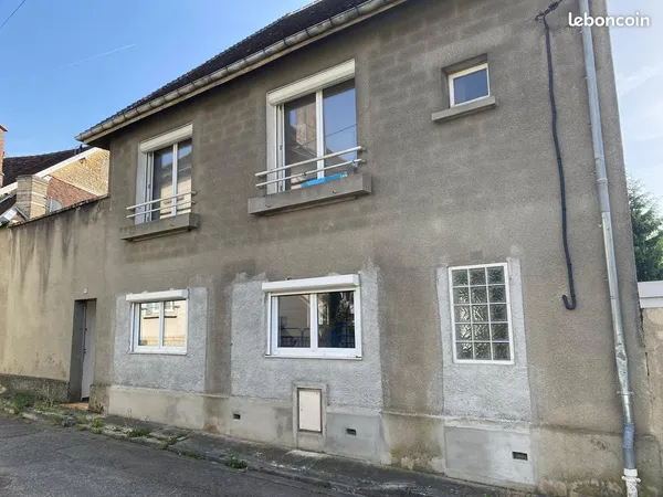 Maison de ville face au château de Vendeuvre Sur Barse