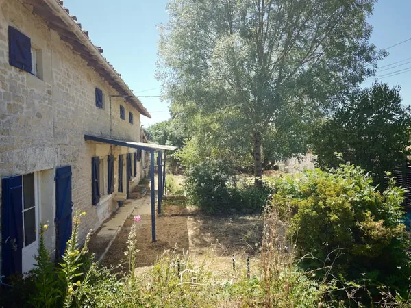 MAISON EN PIERRES