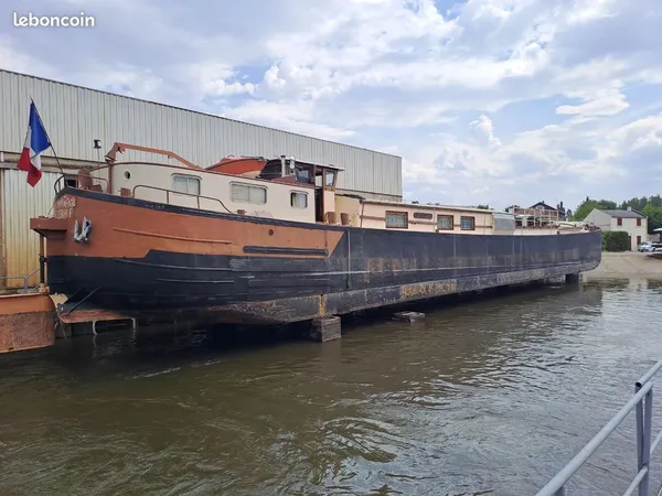 Péniche refaite entièrement. 38m