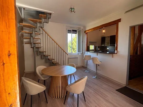 🏡 À louer - T2 duplex meublé de 47 m² - Saint-Julien-les-Villas