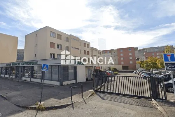 Garage et parking Location Échirolles 87€
