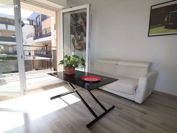Rambouillet centre - T2 récent avec balcon, parking et ascenseur