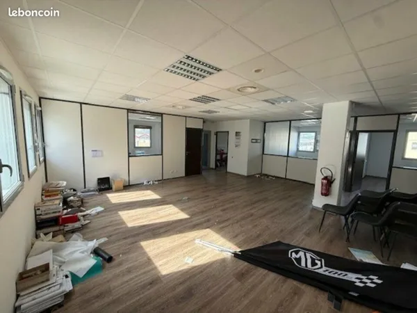 BUREAUX 151 m² AUBAGNE
