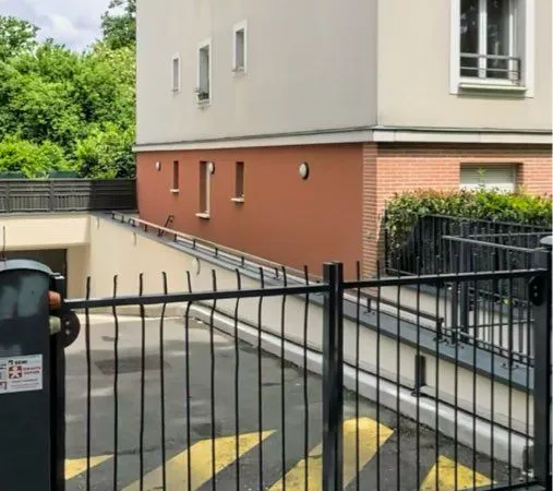 À LOUER - Place de parking - sous terrain
