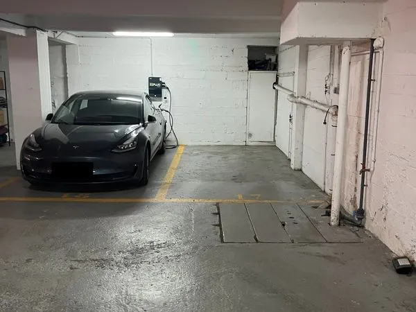 Place de parking proche Pereire/Champeret