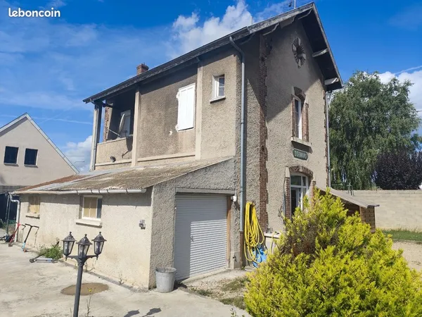 Maison individuelle 3 chambres jardin terrasse 800m2 clos