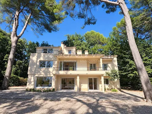 Villa 8 pièces 220 m²