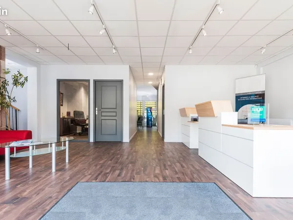 Local professionnel 280 m² duplex - Terrasse privée 50 m² - Parking 10 places - Anglet