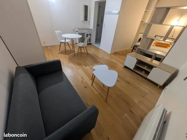 Studio meublé rénové 28 m² - Gare de Pontoise - Dernier étage
