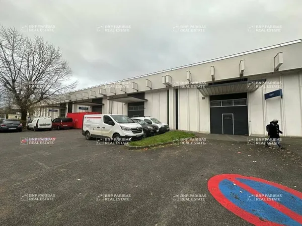 Local d'activité 1613 m²