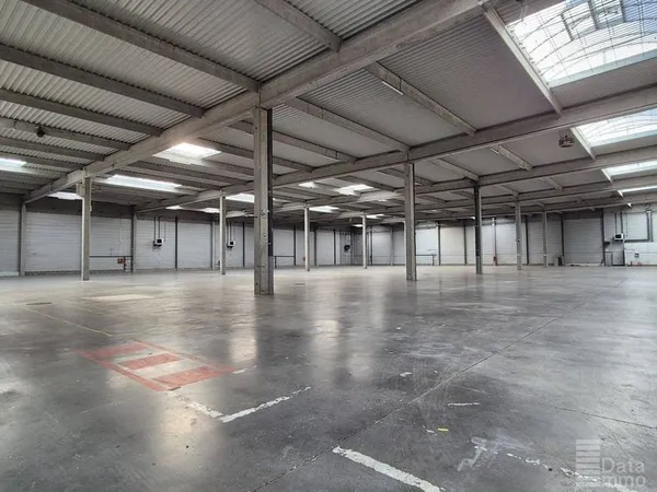 Entrepôt 4370 m²