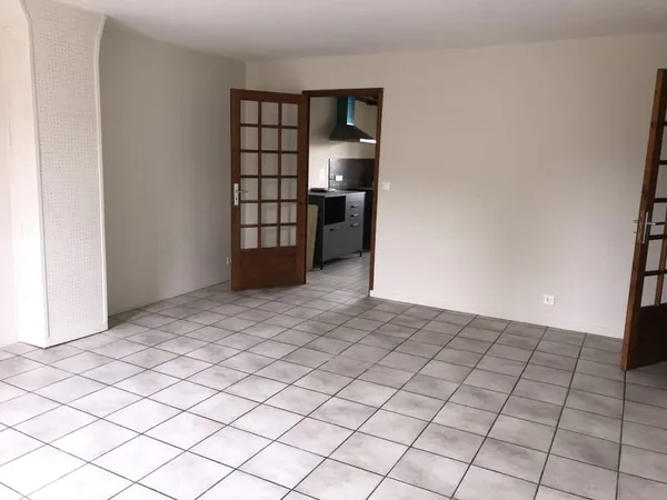 Appartement 2 chambres au 2ème étage avec emplacement de par