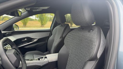 Peugeot 3008 1.2 Hybrid 136 e-DSC6 - Allure – 2025 – 8716 km – Hybride essence – Boîte Automatique — photo 23