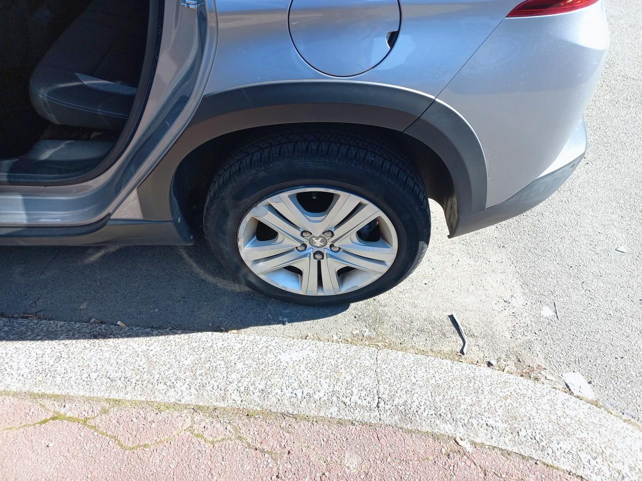 Peugeot 2008 puretech 110ch s&s bvm6 signature — photo 11