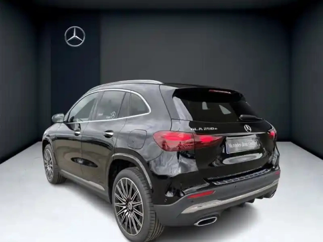 Mercedes Gla 250 e hybrid eq edition 140 — photo 3