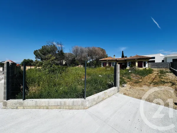 Terrain 705 m²