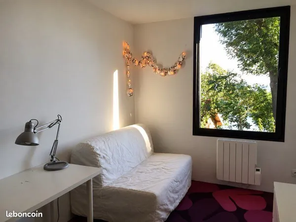 Chambre meublée à louer chez l'habitant