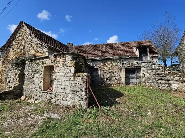 Maison en pierre avec dépendance sur le causse