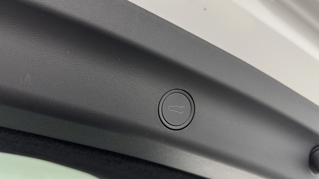 Tesla MODEL Y Standard RWD — photo 33