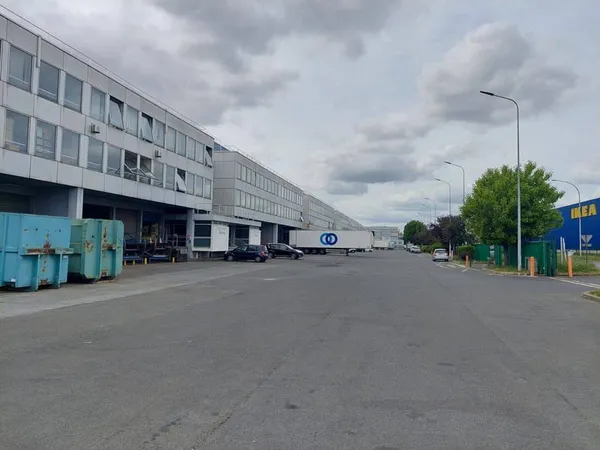 Entrepôt 2026 m²