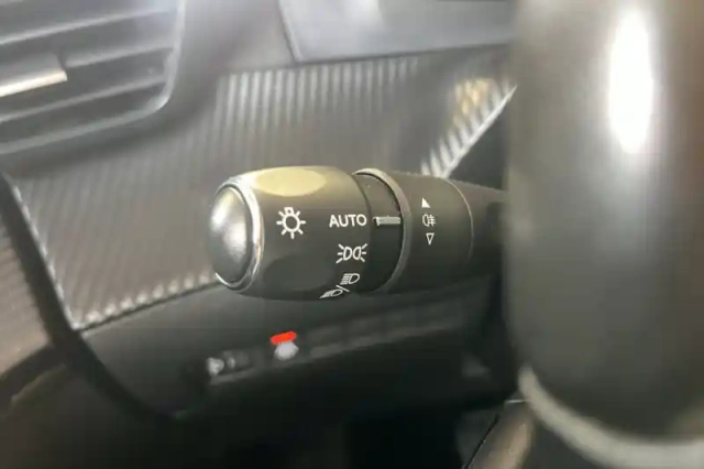 Peugeot 208 puretech 100 s&amp;s eat8 — photo 27