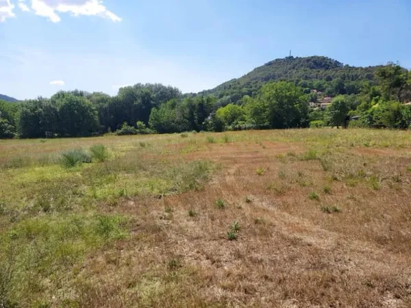 Terrain 1566 m²