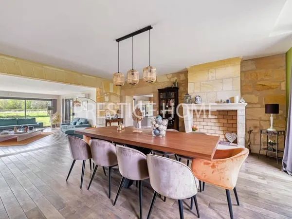 Maison 7 pièces 320 m²