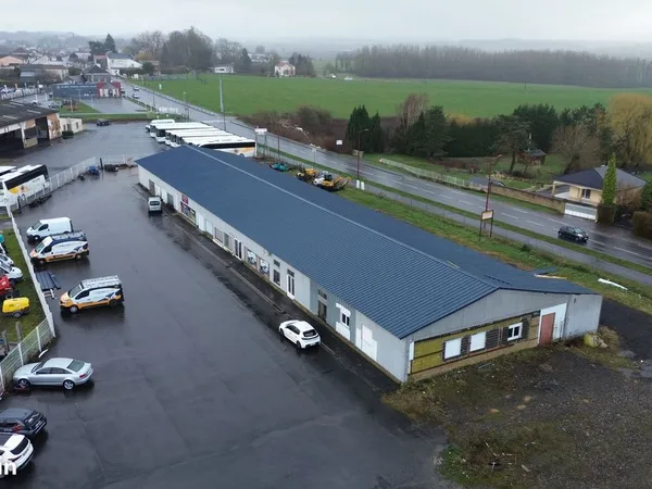 Vend local professionnel multi-cellules - 1250m² avec parking fermé
