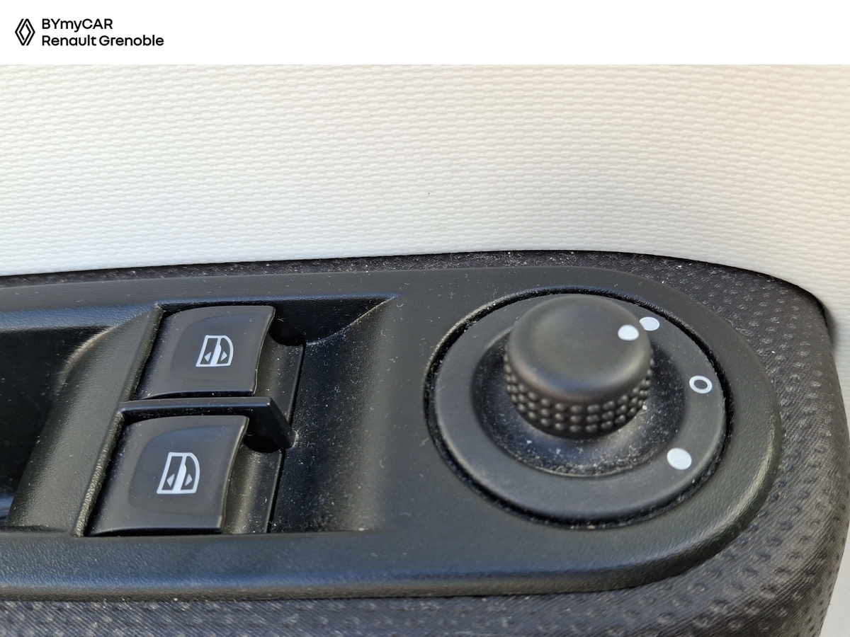 Renault Twingo III SCe 65 — photo 16