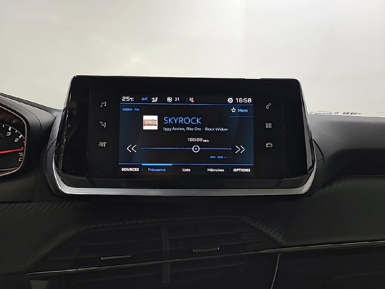 Peugeot 2008 puretech 100 s&s bvm6 style — photo 11