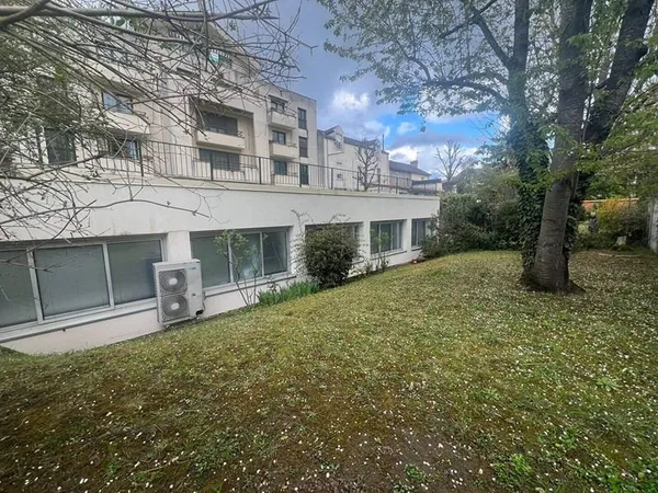 Bureaux 1 pièce 215 m²