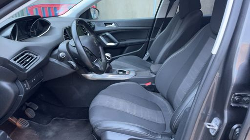 Peugeot 308 SW 1.2 PureTech 130 - Allure – 2019 – 57646 km – Essence – Boîte Manuelle — photo 7